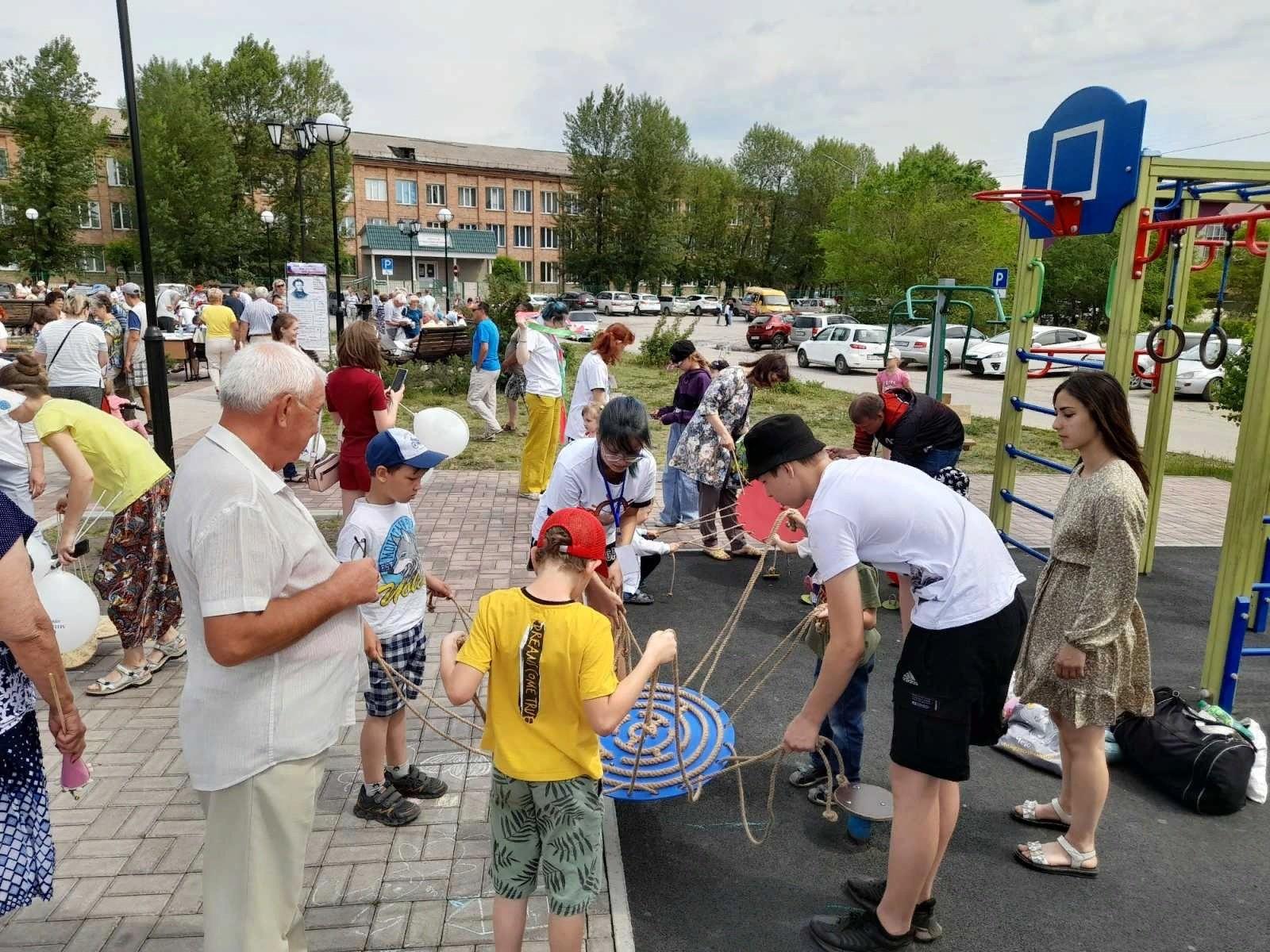 ПОЗНАВАТЕЛЬНО-ИГРОВАЯ ПРОГРАММА «ОТ ЧЕГО ТАК В РОССИИ БЕРЕЗЫ ШУМЯТ...»